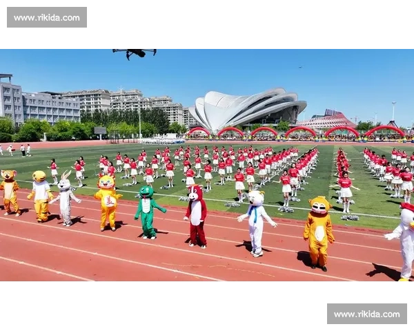 校园田径赛风云再起 激情飞扬挑战极限 拼搏精神引领青春潮流 - 副本 (2)