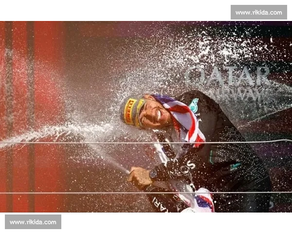 欧洲豪门杯赛激战正酣黑马崛起引爆赛场悬念冠军归属扑朔迷离引关注 - 副本 (2)