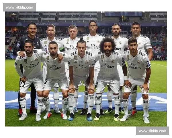 欧冠战火重燃豪门对决悬念再起群星闪耀巅峰之夜来临引爆全城激情 - 副本 (2)