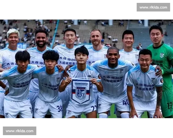 球迷热议赛季焦点话题球队表现争议球员未来走向全解析深度观察 - 副本 (2)