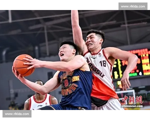 篮球赛后精彩回顾 关键时刻球员表现分析和赛后数据统计 - 副本 (2)