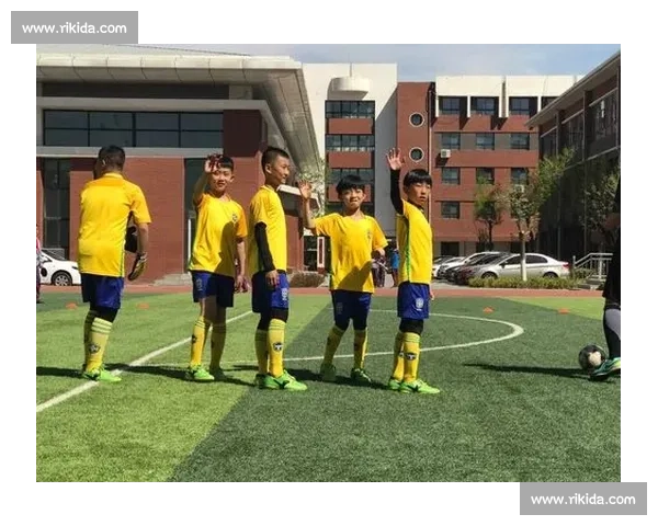 绝杀时刻定乾坤热血逆转书写赛场传奇荣耀之夜全城沸腾见证 - 副本 (2)