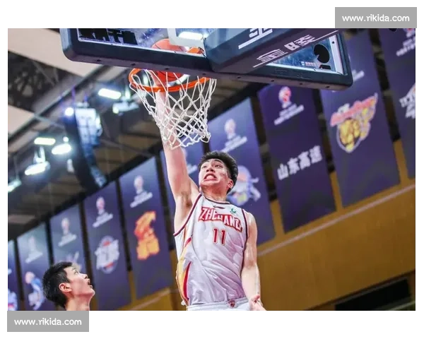 老将逆龄爆发赛季高光表现书写传奇新篇章引领球队冲击冠军梦想之路 - 副本 (2) 老将逆龄爆发赛季高光表现书写传奇新篇章引领球队冲击冠军梦想之路 - 副本 (2)